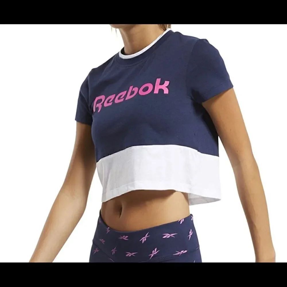 Reebok Women's Training Essentials Linear Logo Short Sleeve Crop Top - Picture 3 of 9